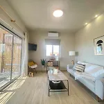Boho Natural Beachfront Detached House 펜션 Analipsis (Messinia)