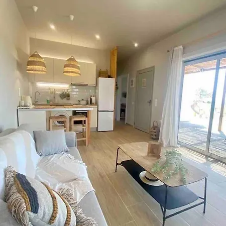 Дом отдыха Boho Natural Beachfront Detached House *