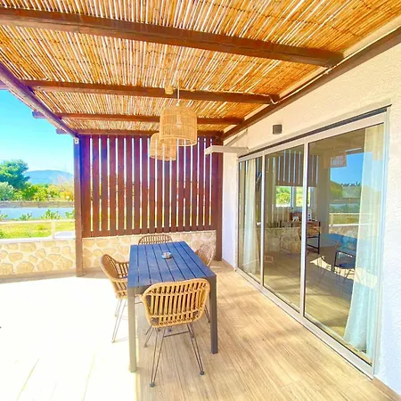 Ferienhaus Boho Natural Beachfront Detached House