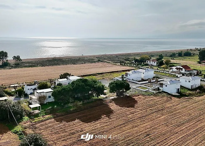 Boho Natural Beachfront Detached House Ferienhaus Analipsis (Messinia)